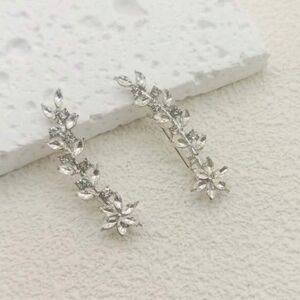 Elegant Silver Floral Earrings M363
